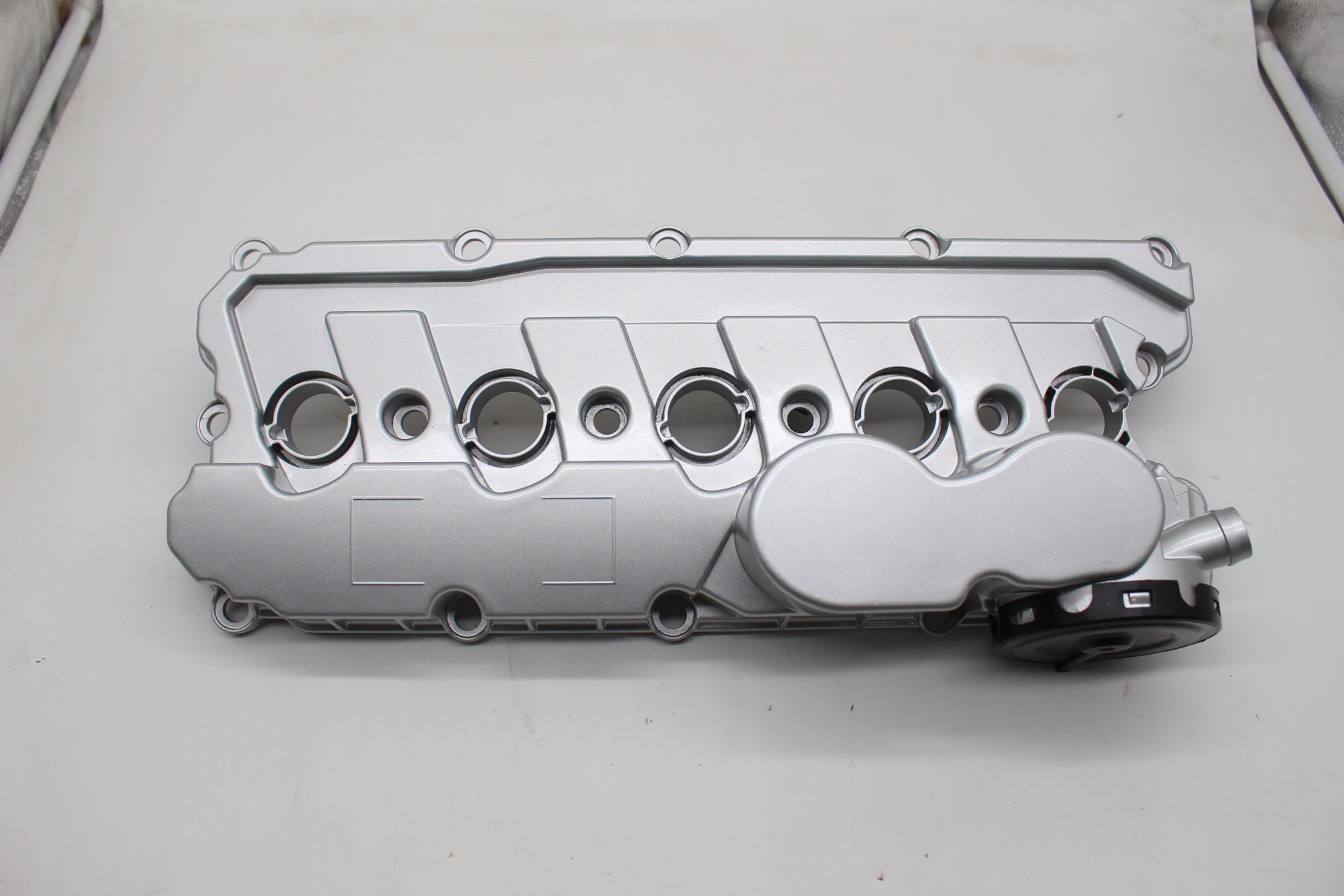 07K EA855 2.5L Aluminium Ventildeckel Upgrade mit Entlüftung OEM Style für VW 5 Zylinder